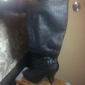 Snake print knee high boots 👢